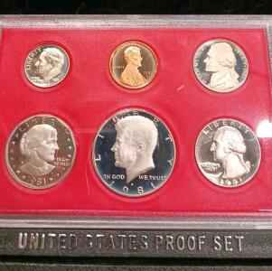 1981 U.S. Mint Proof Set, 6 Coins with Susan B. Anthony Dollar, Kennedy Half, Original Packaging