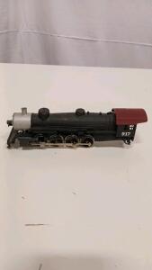 HO Scale Steam Locomotive Engine #917, 4-6-0 Wheel, Black/Red, DC Electric, 8.5" Model Train