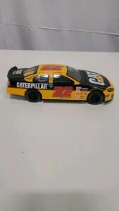 Dodge Intrepid #22 Caterpillar CAT 1:24 Die-Cast NASCAR Ward Burton Replica, Action