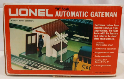 Lionel 6-2145 O Gauge Automatic Gateman Accessory w/ Box, Illuminated Shed, Crossing Sign