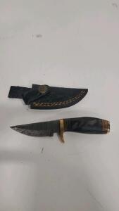 Damascus Fixed-Blade Hunting Knife, 4.5" Blade, Polished Wood Handle, Leather Sheath