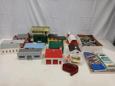 Plasticville O/S Scale Model Train Buildings Lot, Accessories, Lionel/Train Guides, 1950s-80s