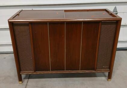 Magnavox Micromatic Stereo Console &ndash; AM/FM Radio, Turntable, Walnut Cabinet, Mid-Century Modern