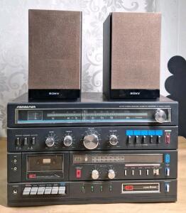 (1) Vintage Soundesign AM/FM Receiver/Cassette/ 8-Track Console & (2) Sony Speakers