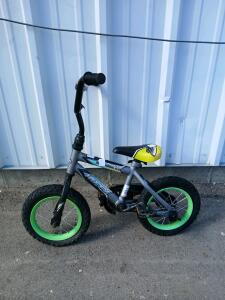 Hyper Nitro 12" Kids BMX Bike, Steel Frame, Neon Green Rims, Single Speed, Gray/Black