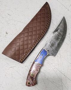 (1) Fixed Blade Damascus Steel Gutting Knife With Wood And Resin Handle And Sheath