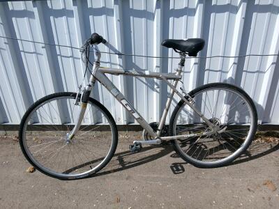 GT Nomad 1.0 Hybrid Bike, Aluminum Frame, 700c Wheels, Front Suspension, Continental Tires