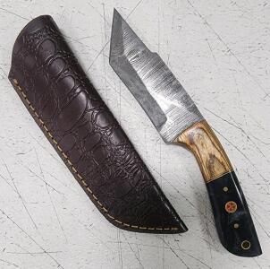 (1) Fixed Blade Damascus Steel Utility Knife With Wood And Resin Handle And Sheath