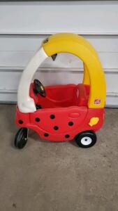 Step2 Buggy Ladybug Ride-On Toy Car, Foot-to-Floor, Red/Yellow, 32"x17"x33", 1.5&ndash;5 yrs, 50 lb cap