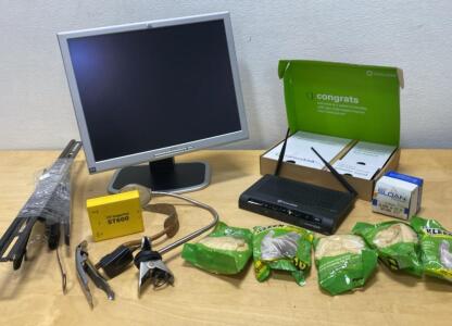 HP L1955 19" Monitor & CenturyLink Wireless Modem C1100Z, Tools, Hardware, Accessories Lot