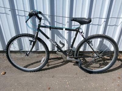 Giant Escaper Mountain Bike, 26" Wheels, 19.5" Steel Frame, 18-Speed, Black