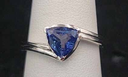 (1) Size 6.5 Oscar Friedman Blue Stone Trillion Cut .925 Silver Ring