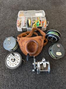 Vintage Fly Fishing Reels Lot: Daiwa SF 708, South Bend 1133A, Bristol No. 65, Lures & Belt