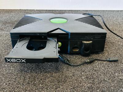 Microsoft Xbox Original Console, Model 2001, 08GB HDD, 4 Controller Ports, 2005 Production (Tested And Powers On)