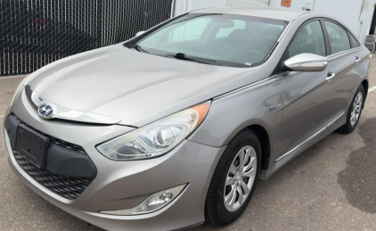 2011 HYUNDAI SONATA - FWD!