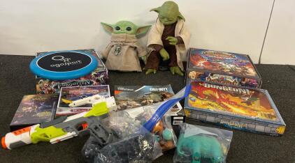 Star Wars Yoda and Grogu Collectible Figures with Display Stand and Necklace Accessories