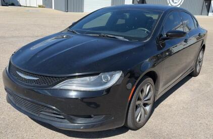2016 CHRYSLER 200 - LOW MILES!