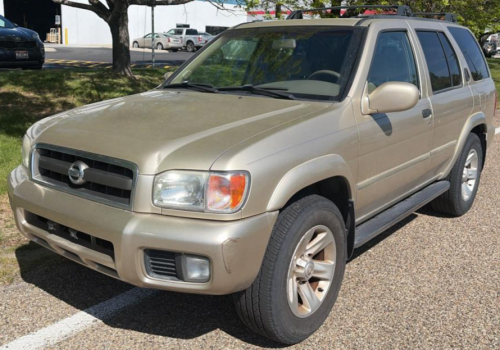 2002 NISSAN PATHFINDER - SUNROOF!
