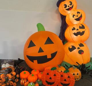 Halloween Inflatable Pumpkin Tower & Jack-O'-Lantern Decor Set, 7 Ft, Lighting, Indoor/Outdoor, 20Pcs