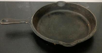 Vintage Cast Iron Skillet, Approx. 10" Diameter, Dual Pour Spouts, Classic Integral Handle