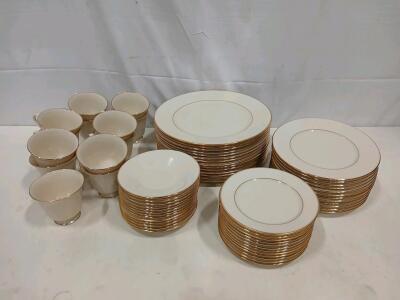 Lenox Hayworth Cosmopolitan Collection Porcelain Dinnerware Set with Gold Trim