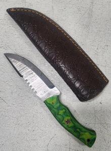 (1) Fixed Blade Damascus Steel Utility Hunting Knife With Wood Handle And Sheath