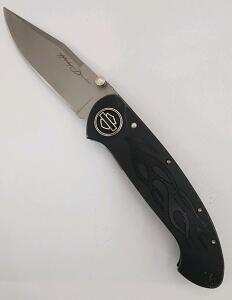 (1) Vintage Harley Davidson HD32 CryoEdge Pocket Knife