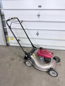 Honda HRR216VKA Self-Propelled Lawn Mower, 21-inch Deck, Smart Drive, Quadra Cut System, Gas Engine, (Tested, Has Compression)