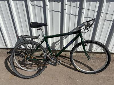 Trek 7000 Aluminum Mountain Bike, 26" Wheels, Rigid Fork, Blackburn Rack, Needs Repair. please inspect in person.