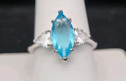 (1) Size 10 White And Aquamarine Princess Cut Topaz Ring