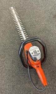 Craftsman Corded Electric Hedge Trimmer, 3.8 Amp Motor, 22-Inch Dual-Action Blades, tested and is working