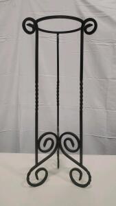 Single-Tier Wrought Iron Plant Stand with Ornate Scrollwork, 28-32 in Height