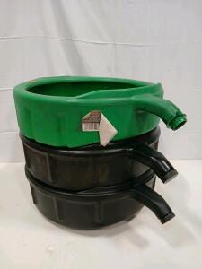 Set of 3 Stackable Plastic Oil Drain Pans, Black and Green, Approx 16 Quart Capacity, w/ Sealing Lids<br/><br/>(R7)