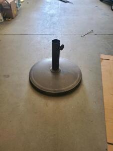 Powder-Coated Steel Round Patio Umbrella Base with Side Tightening Knob