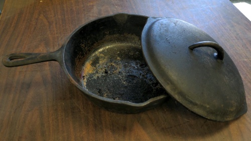10" Cast Iron Pan w/Lid