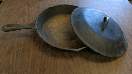 10" Cast Iron Pan w/Lid