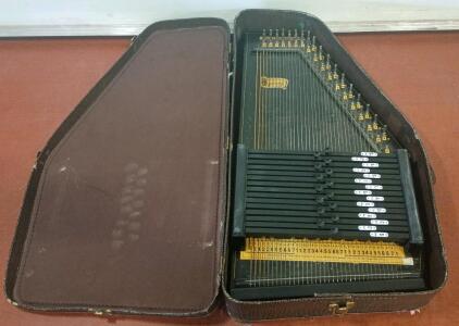 Oscar Schmidt 15-Bar Autoharp, Vintage Hard Case, Black Finish, 1950s&ndash;60s USA, 36 Strings