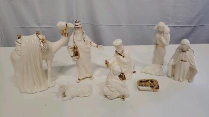 Elegant 9-Piece White Ceramic Nativity Set with Gold Accents