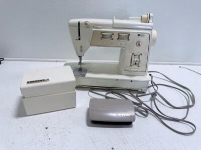 Singer Touch & Sew 646 Sewing Machine with Accessories