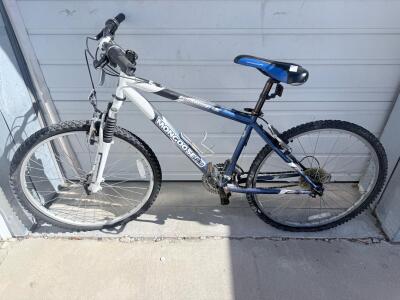 Mongoose Rockadile SX PRO Mountain Bike, 26" Wheels, Aluminum Frame, 21-Speed, Front Suspension