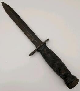 (1) Vintage US M7 Bayonet Military-Issue Knife