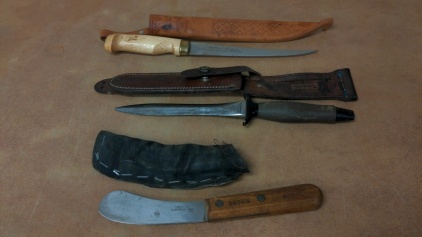 (3) Knives w/Sheaths