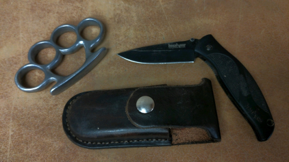 Kershaw Pocket Knife w/Leather Pouch - Metal "Knuckles"