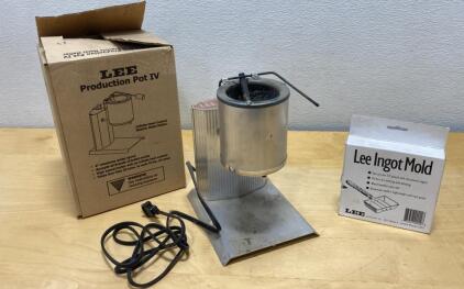 Lee Production Pot IV 10lb Electric Lead Melting Pot with Ingot Mold, Original Boxes- Powers On
