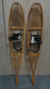 Cabela's Wood/Leather Snowshoes