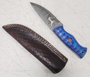 (1) Fixed Blade Damascus Steel Deer Cutout Utility Knife With Wood Handle And Sheath