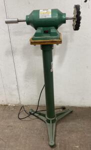 Grizzly H4430 8" Buffer 1/3 HP 3450 RPM 110V Pedestal Stand, Arbor Extender, S/N 200301045 - Powers On