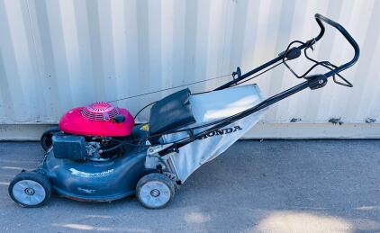 Honda Harmony II HRT216 Gas-Powered Push Lawn Mower With 21" Cutting Width
