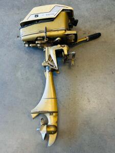 Montgomery Ward Sea King 5 HP 2-Stroke Outboard Motor with Tiller Control (For Parts Or Repair, Little To No Compression)