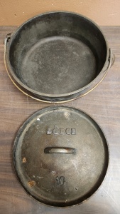 Lodge Cast Iron Dutch Oven